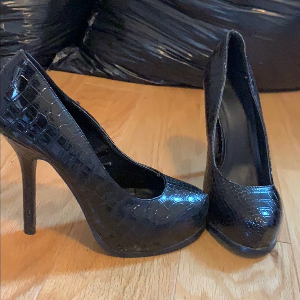 Wet seal heels size 6